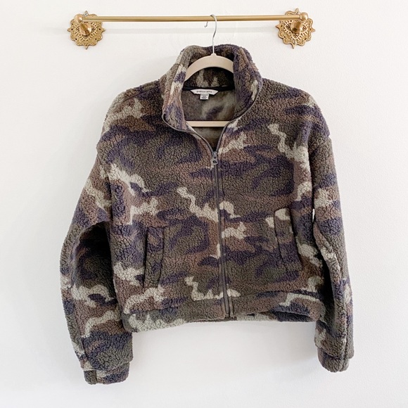 American Eagle Outfitters Tops - American Eagle Camo Sherpa Fleece Zip Jacket